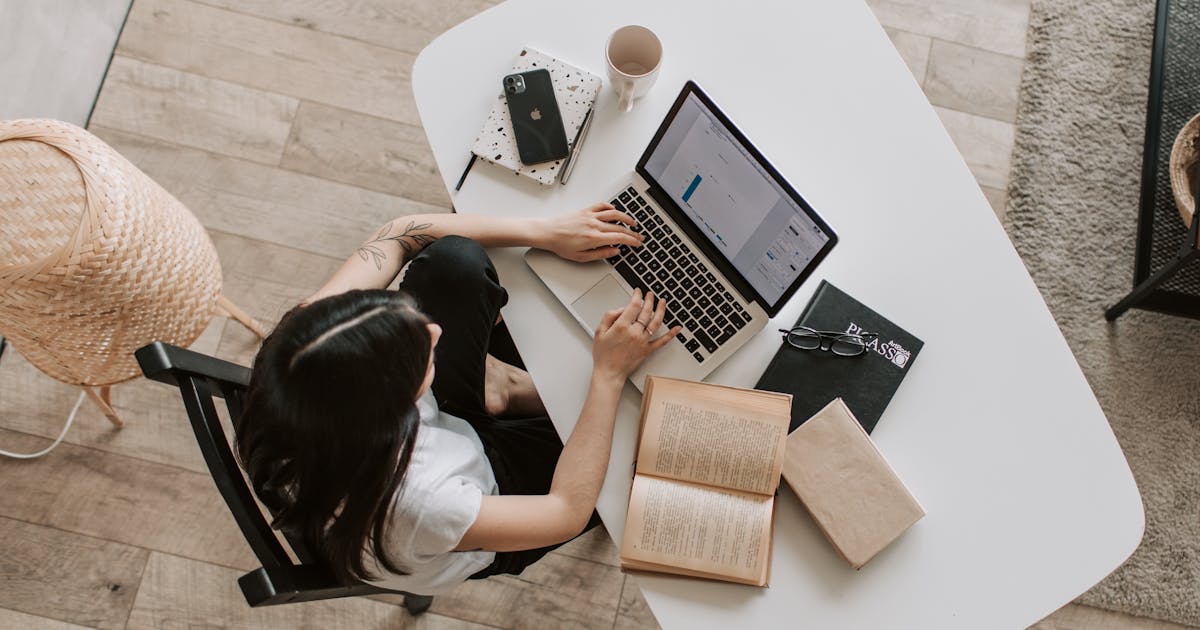 Cover Letter in the Email Body or as an Attachment? The Definitive Answer